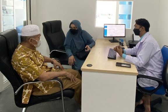 fitting alat bantu dengar